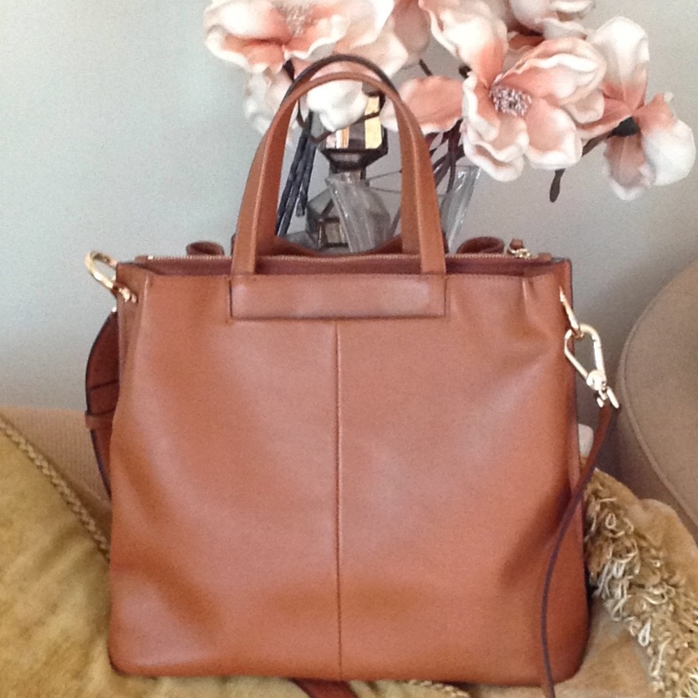 🍂🔴🍂 Cole Haan - Grand Series Leather Bucket Bag - Picture 2 of 11